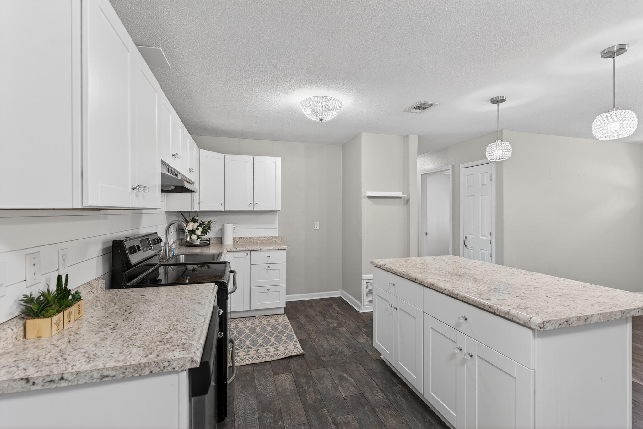 136 NW Robinwood Drive