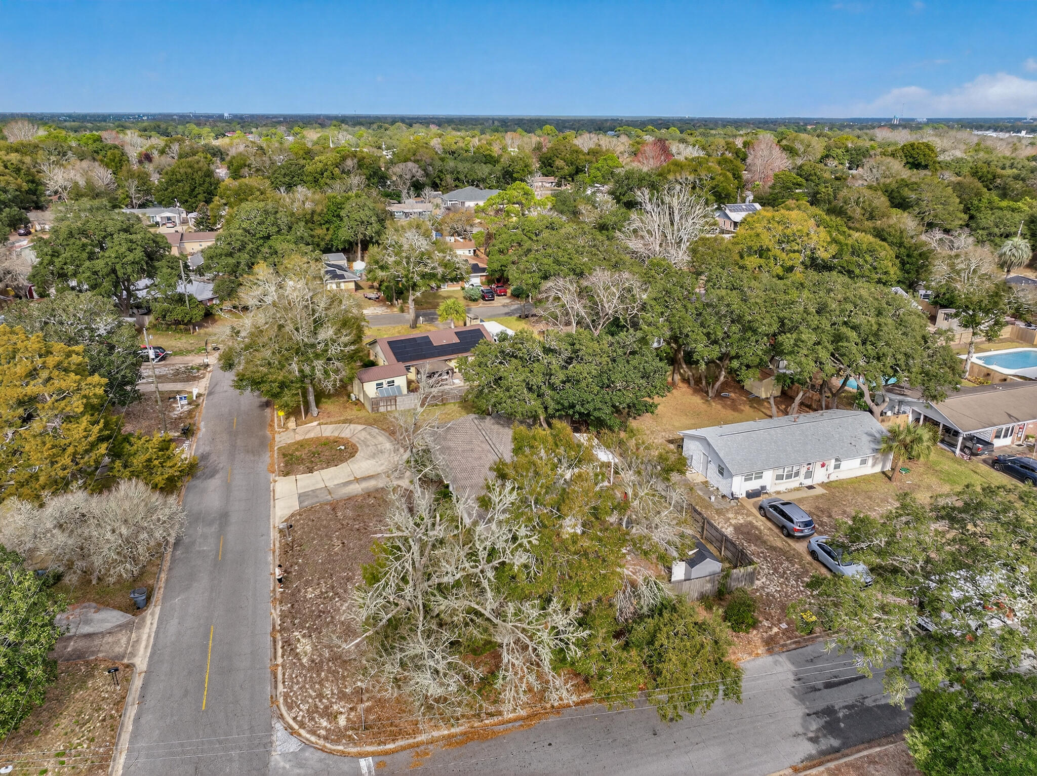 136 NW Robinwood Drive