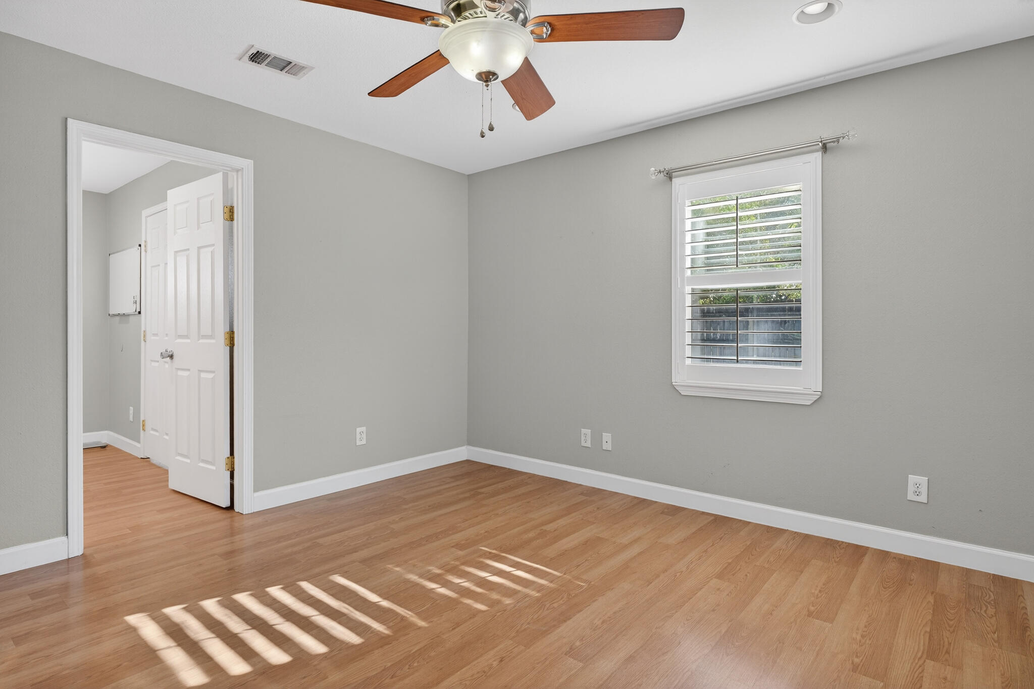 136 NW Robinwood Drive