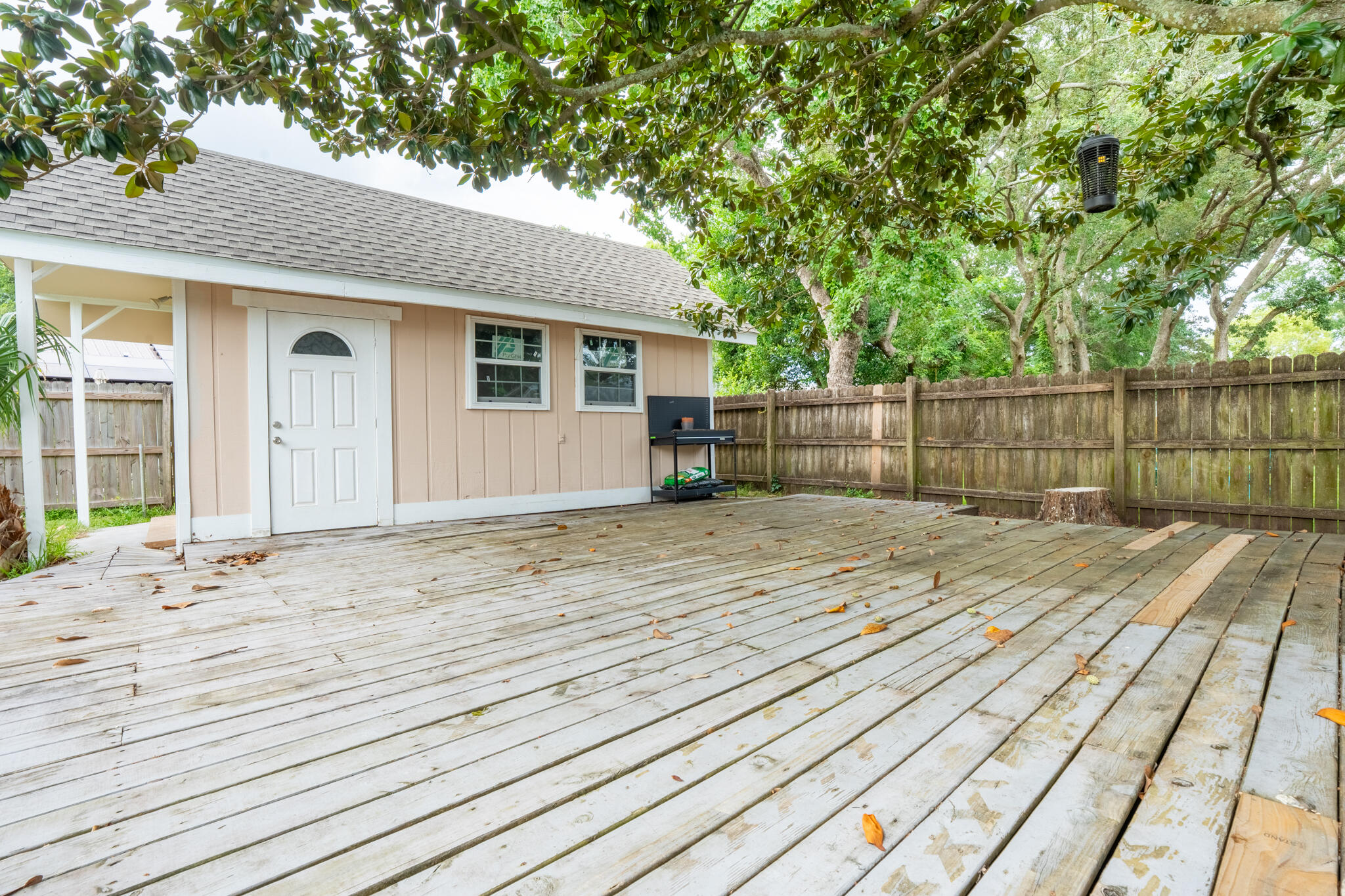 136 NW Robinwood Drive
