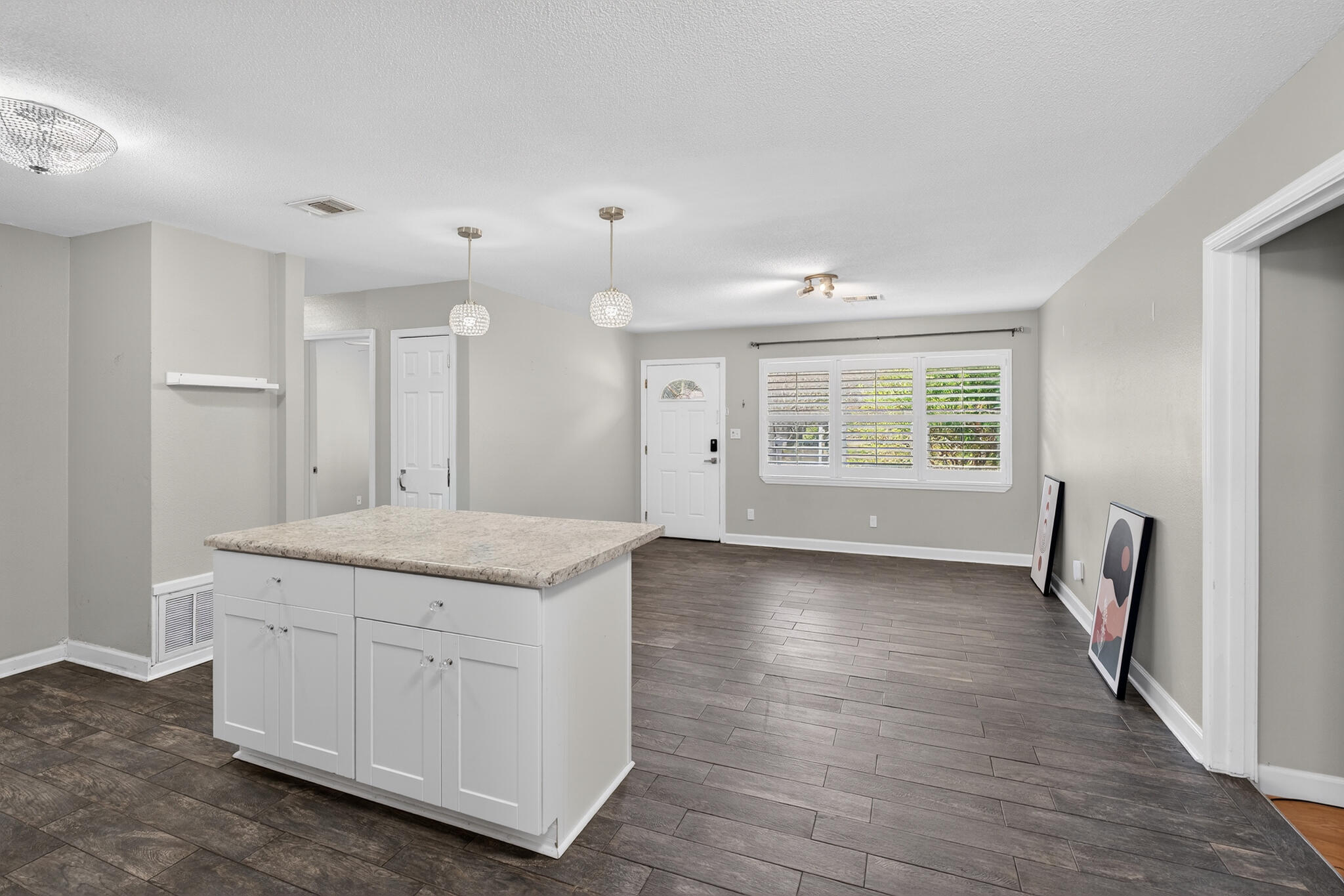 136 NW Robinwood Drive