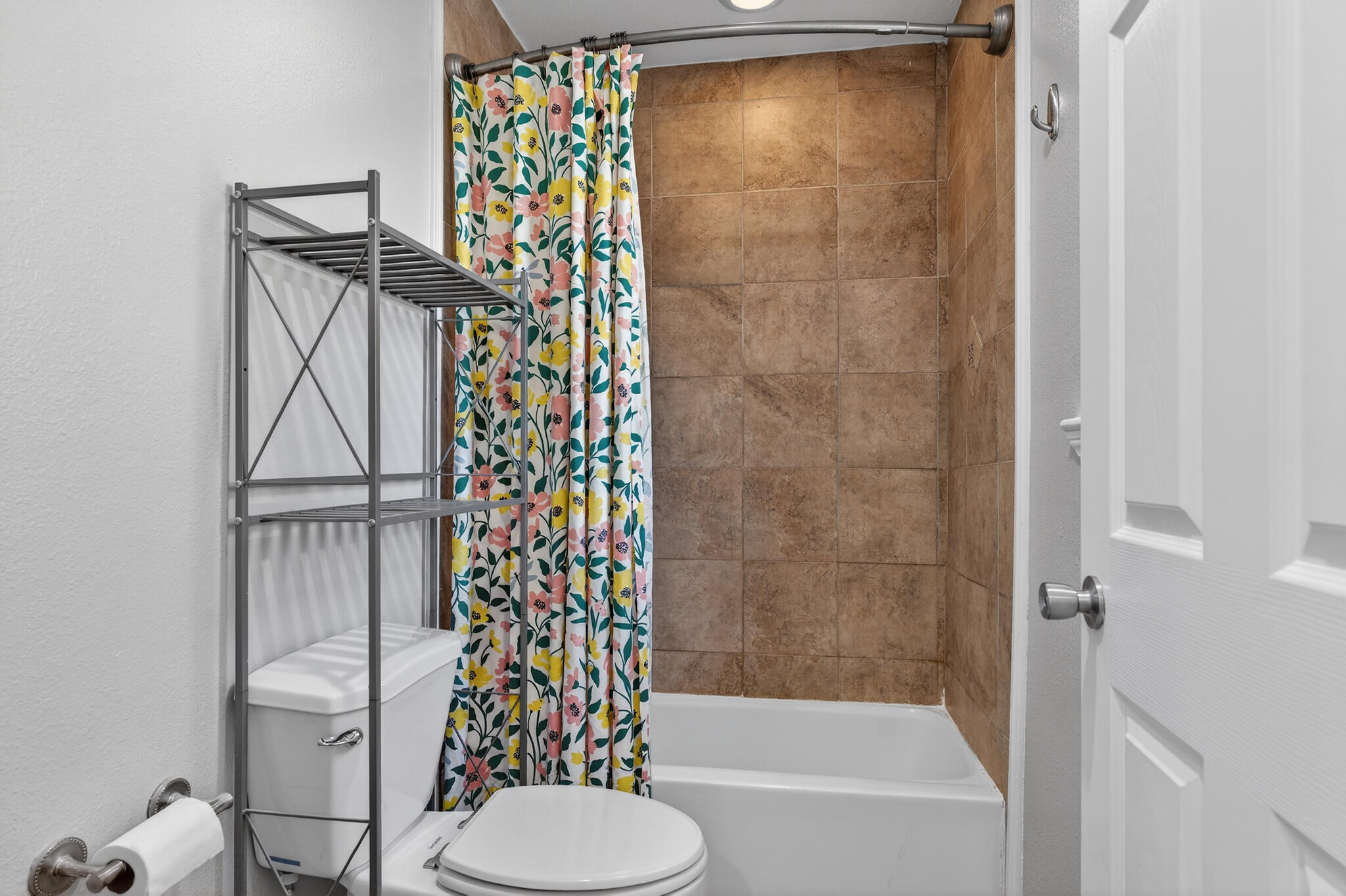 136 NW Robinwood Drive