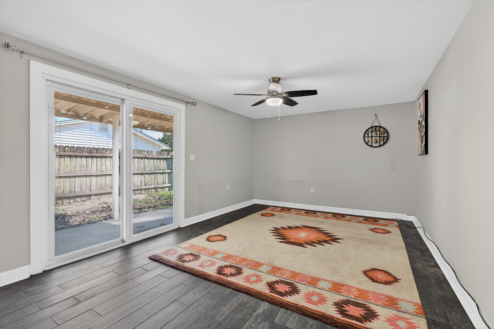 136 NW Robinwood Drive