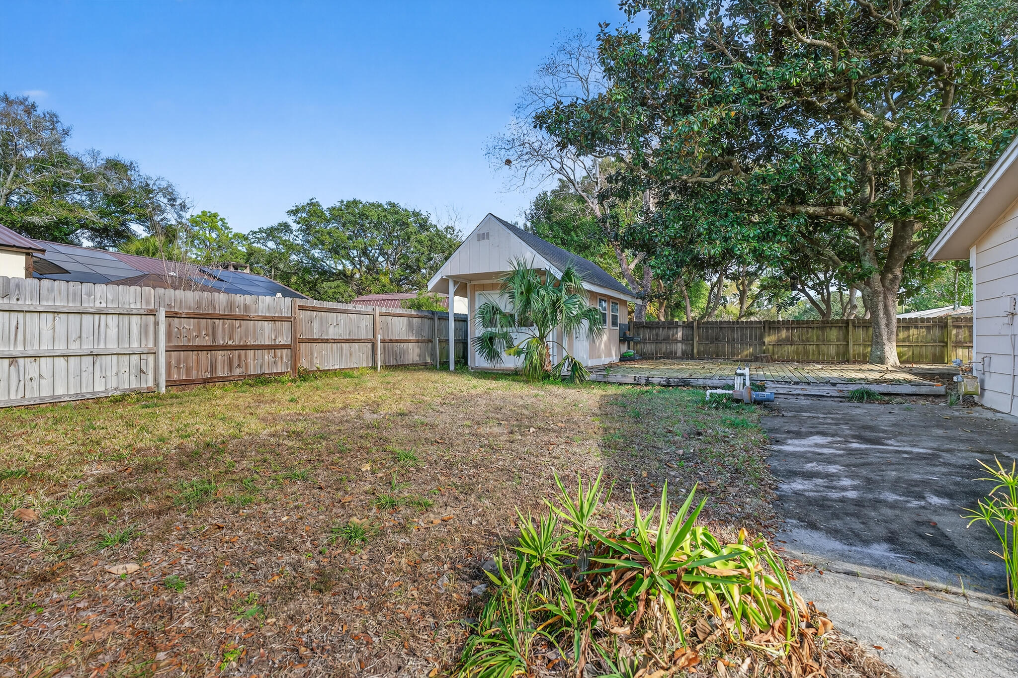 136 NW Robinwood Drive