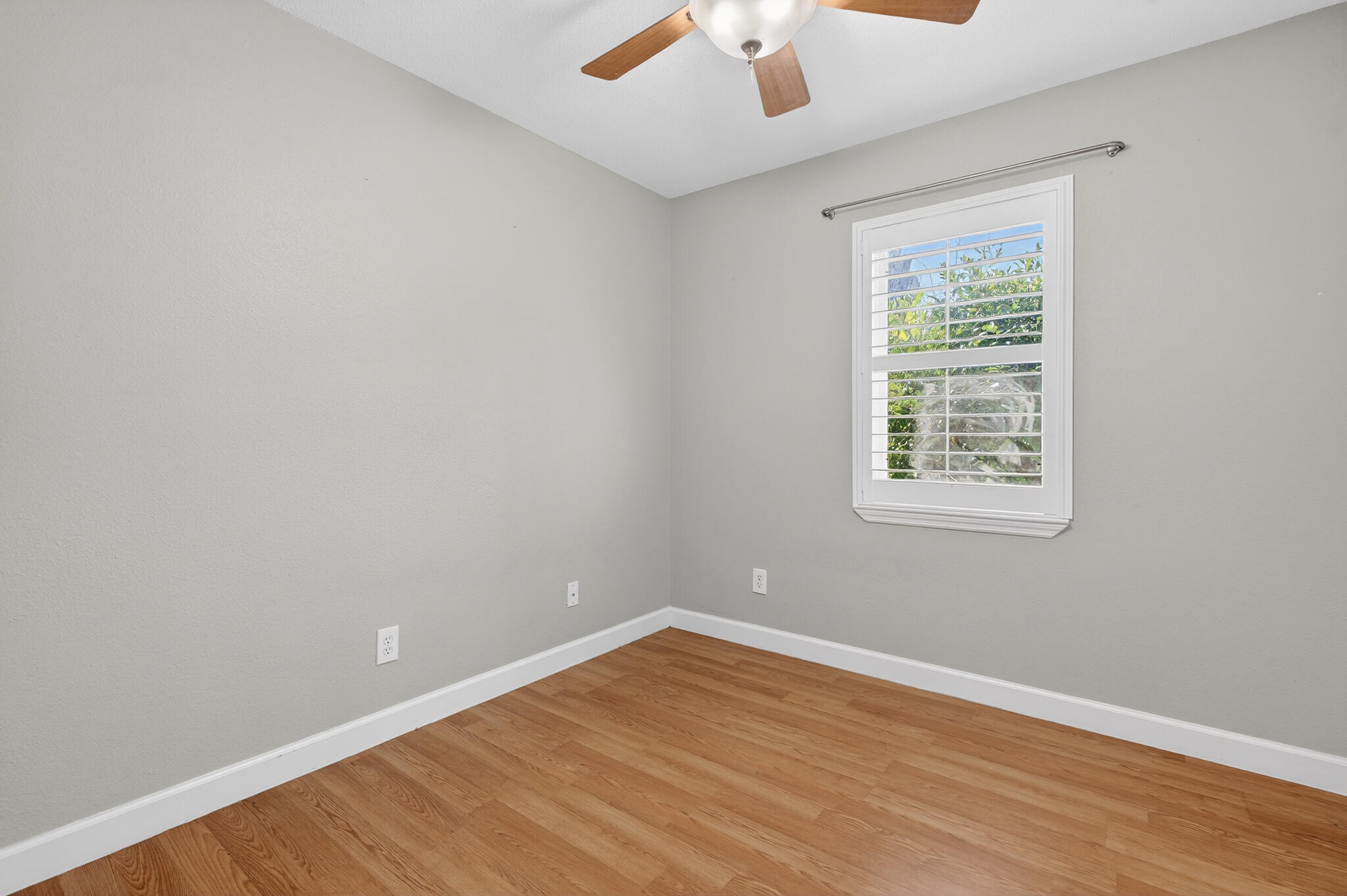 136 NW Robinwood Drive