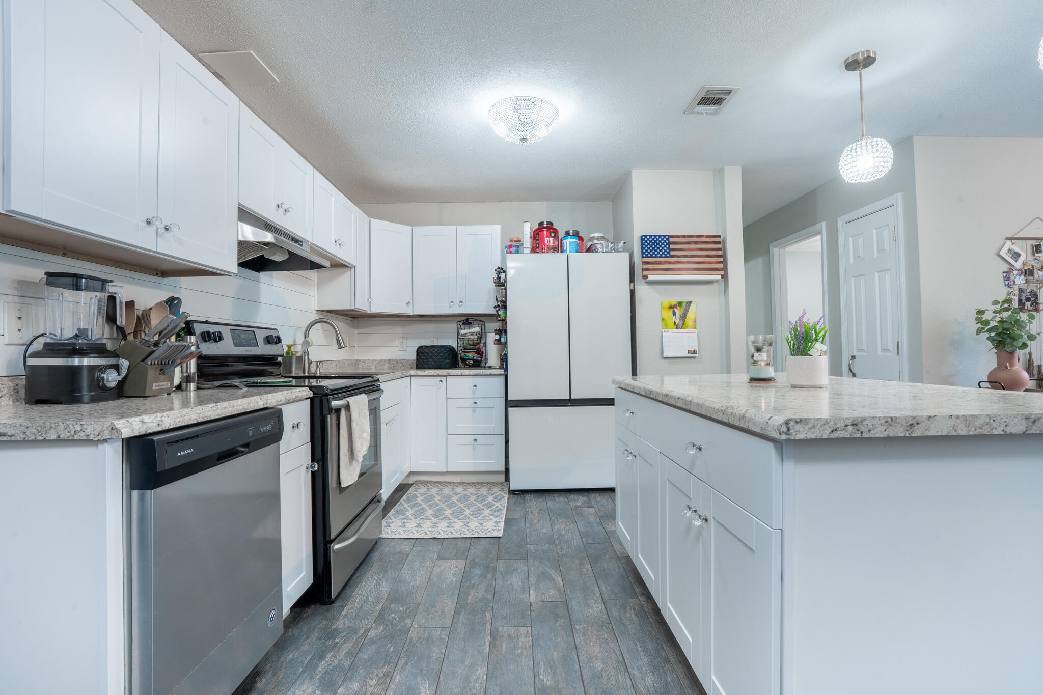 136 NW Robinwood Drive