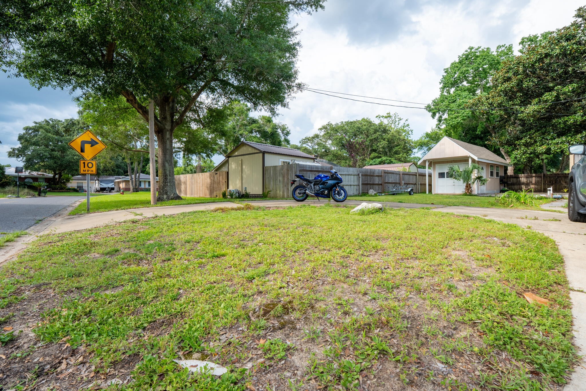 136 NW Robinwood Drive