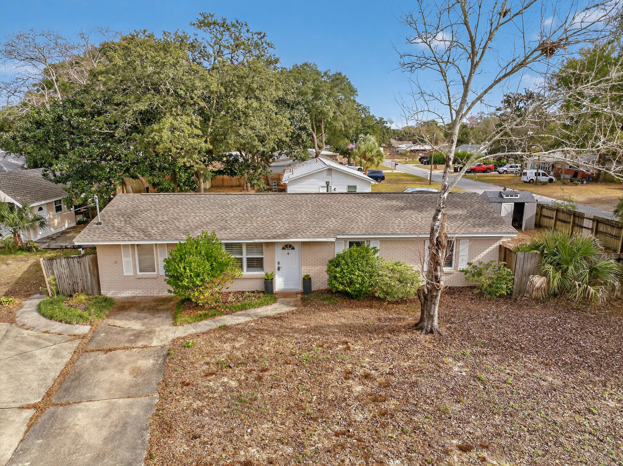 136 NW Robinwood Drive