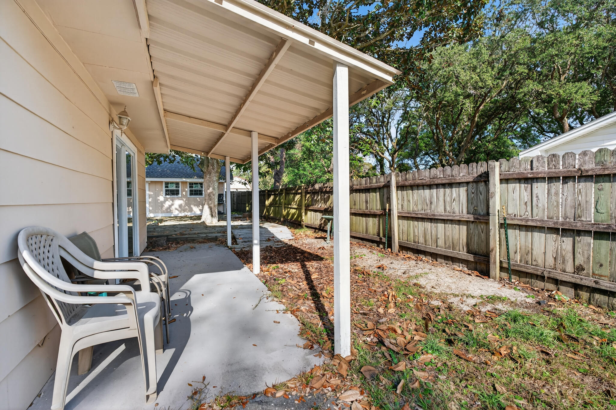 136 NW Robinwood Drive