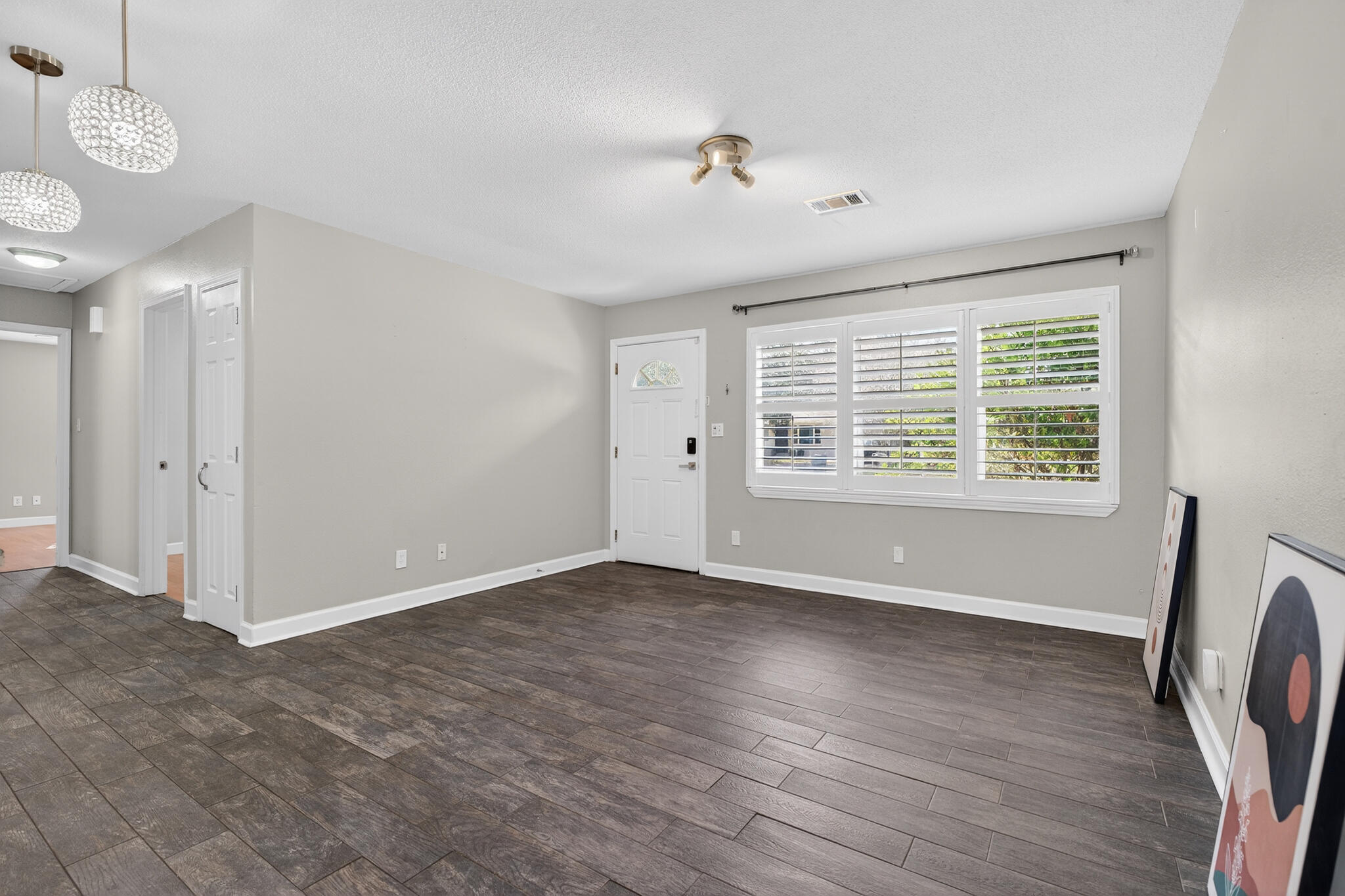 136 NW Robinwood Drive