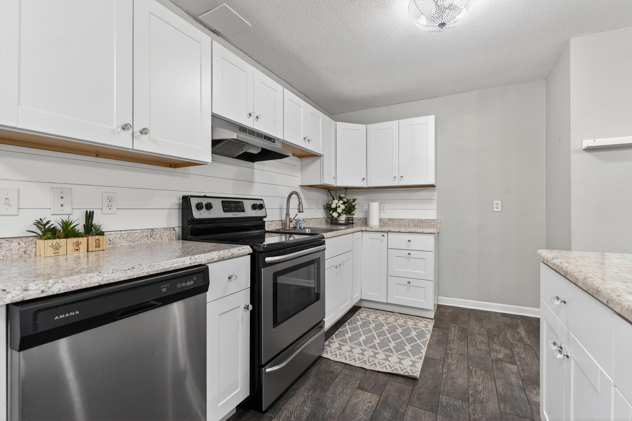 136 NW Robinwood Drive