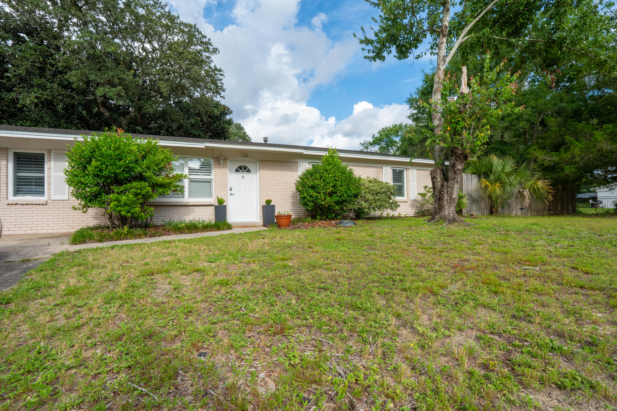 136 NW Robinwood Drive