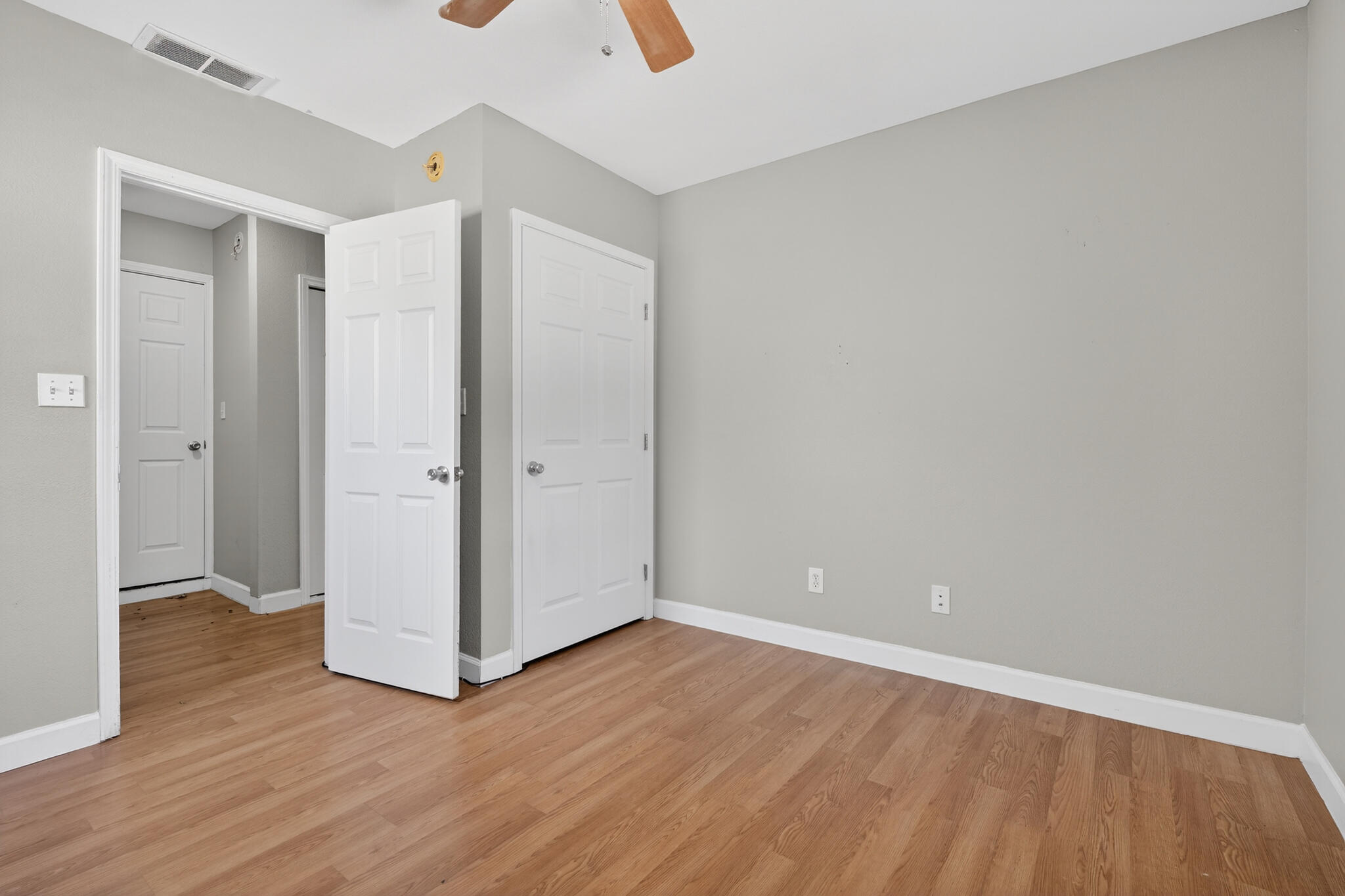 136 NW Robinwood Drive