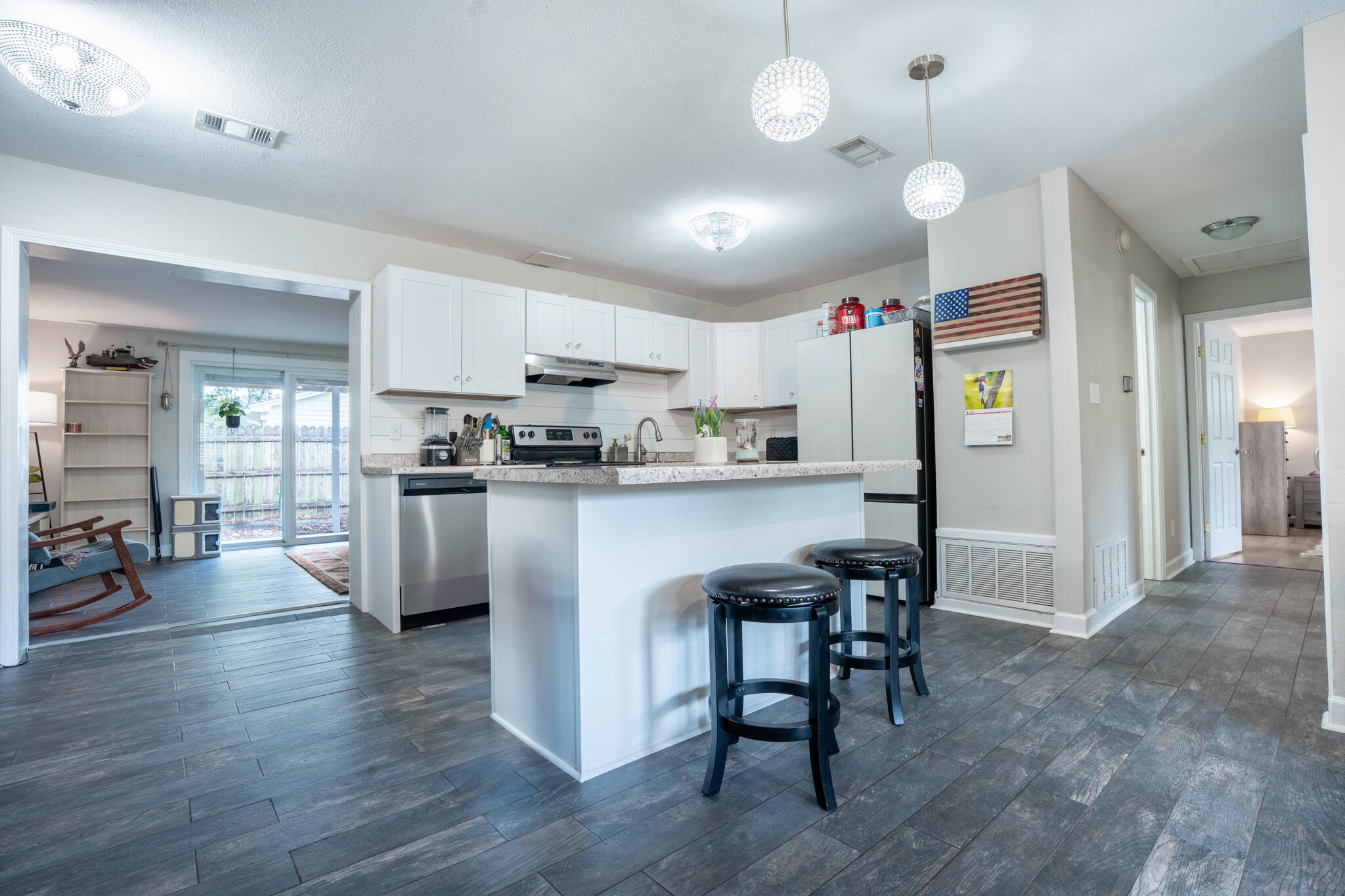 136 NW Robinwood Drive