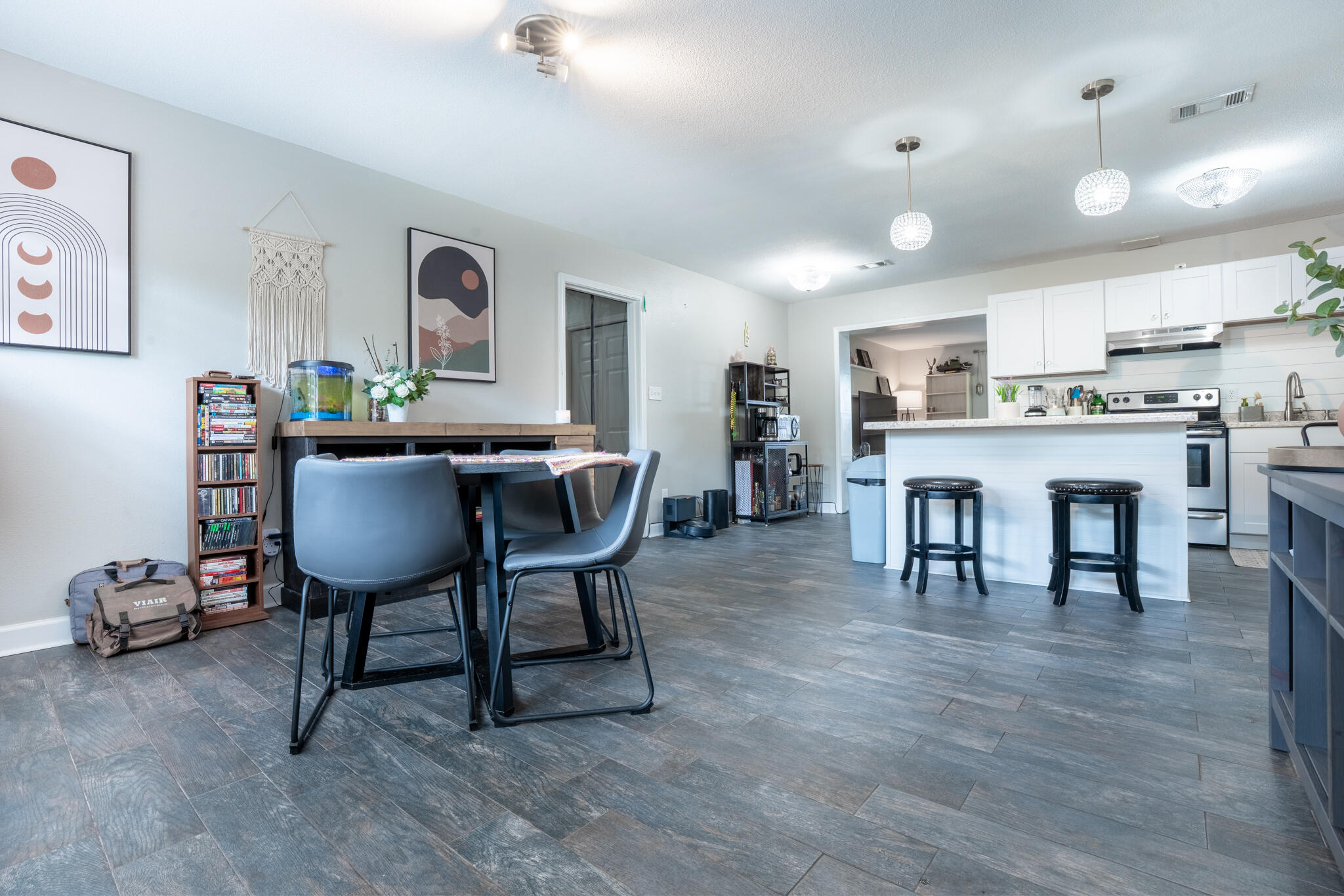 136 NW Robinwood Drive