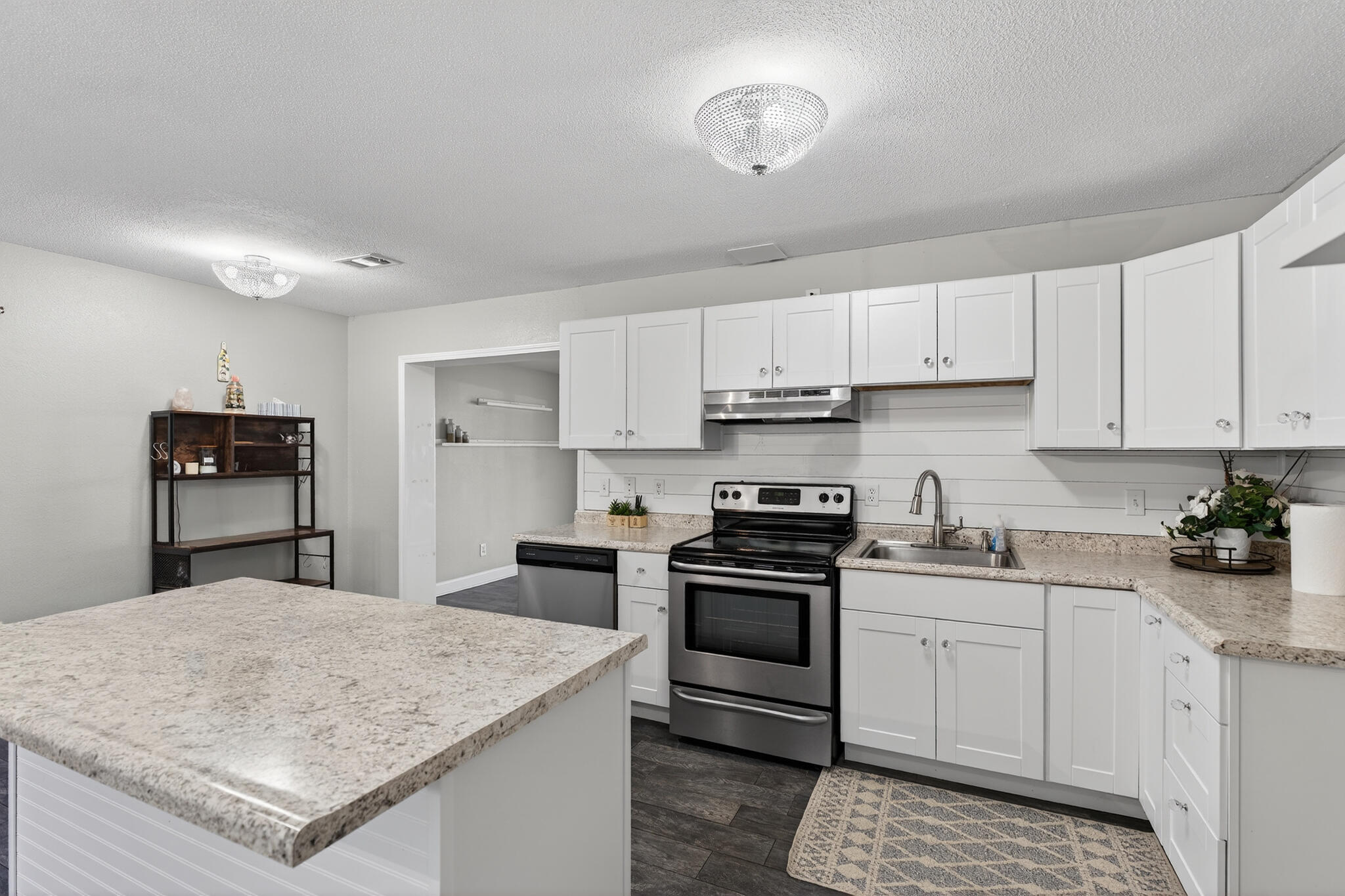 136 NW Robinwood Drive