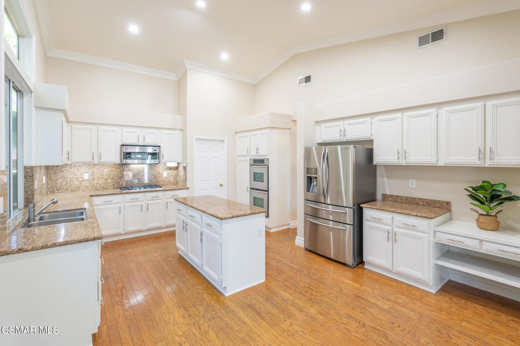 1607 Meadowglen Court