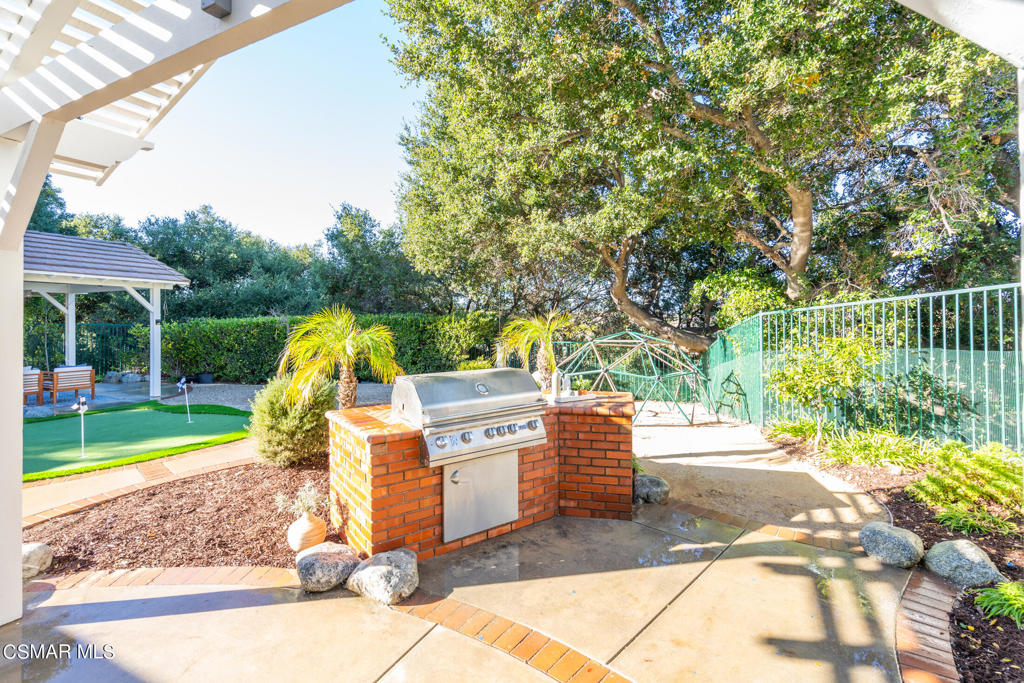 1607 Meadowglen Court