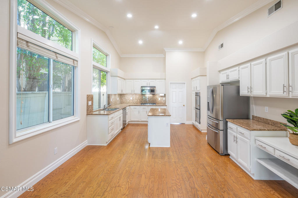 1607 Meadowglen Court