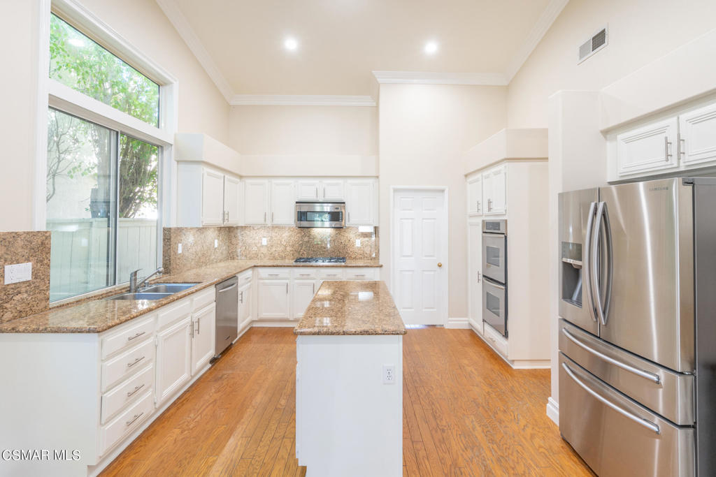 1607 Meadowglen Court