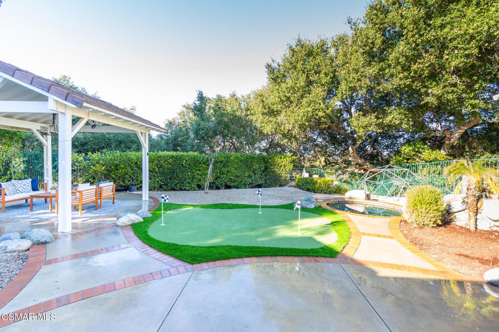 1607 Meadowglen Court
