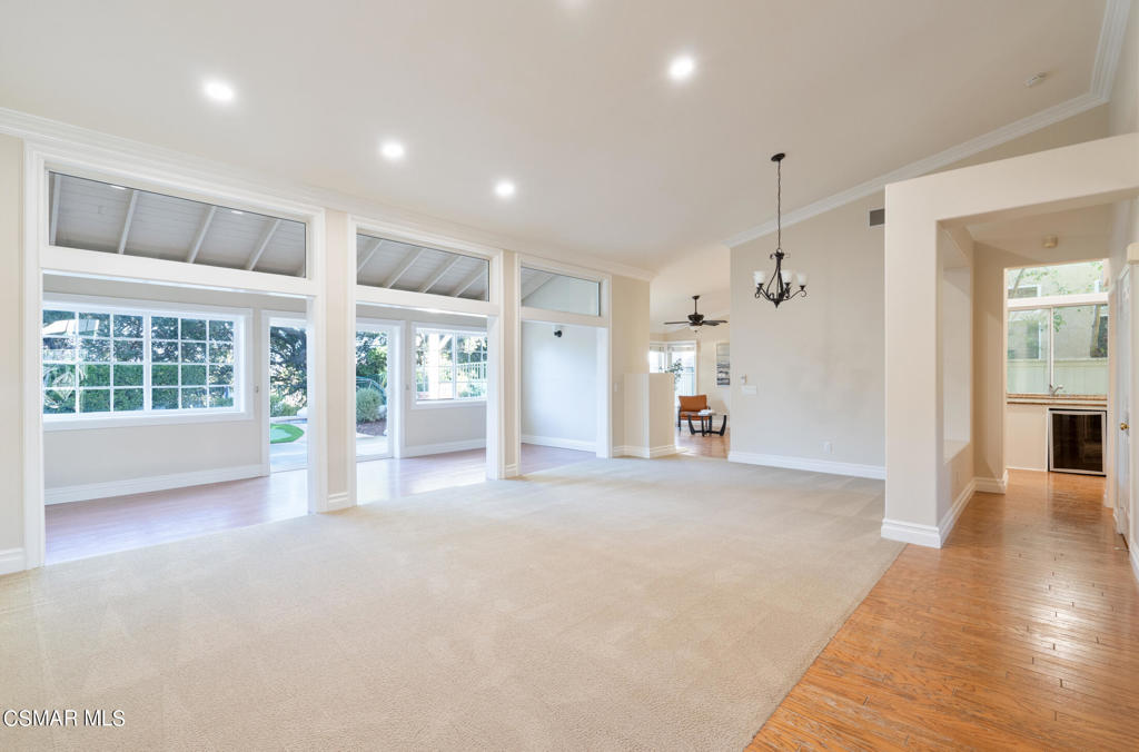 1607 Meadowglen Court
