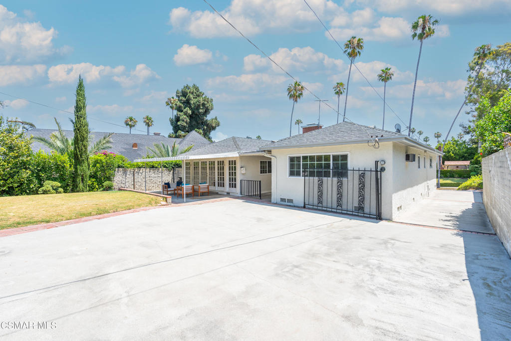 1205 S Wilton Place