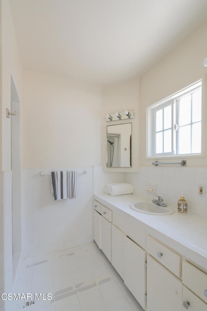 1205 S Wilton Place