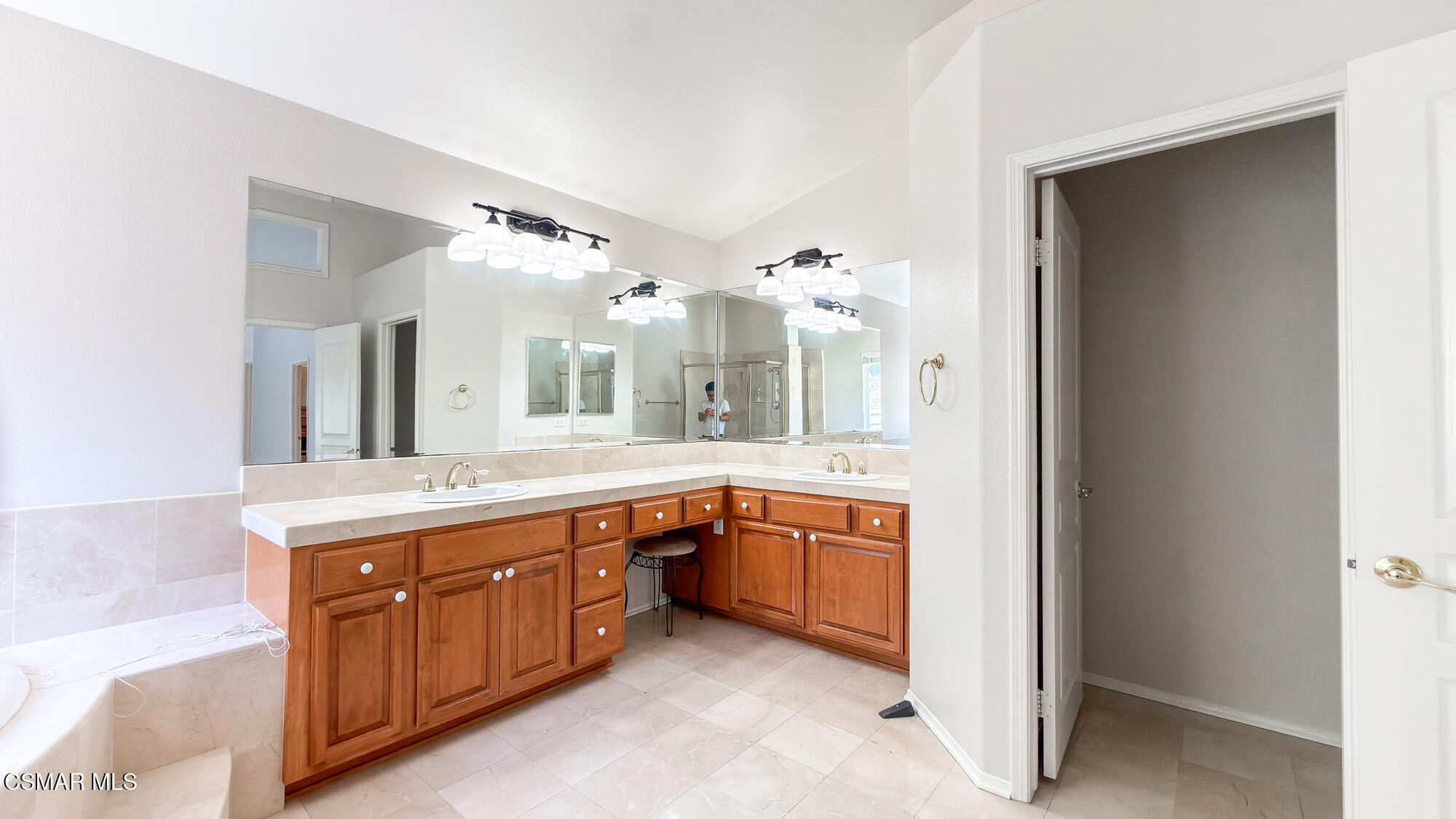 1775 Red Robin Place
