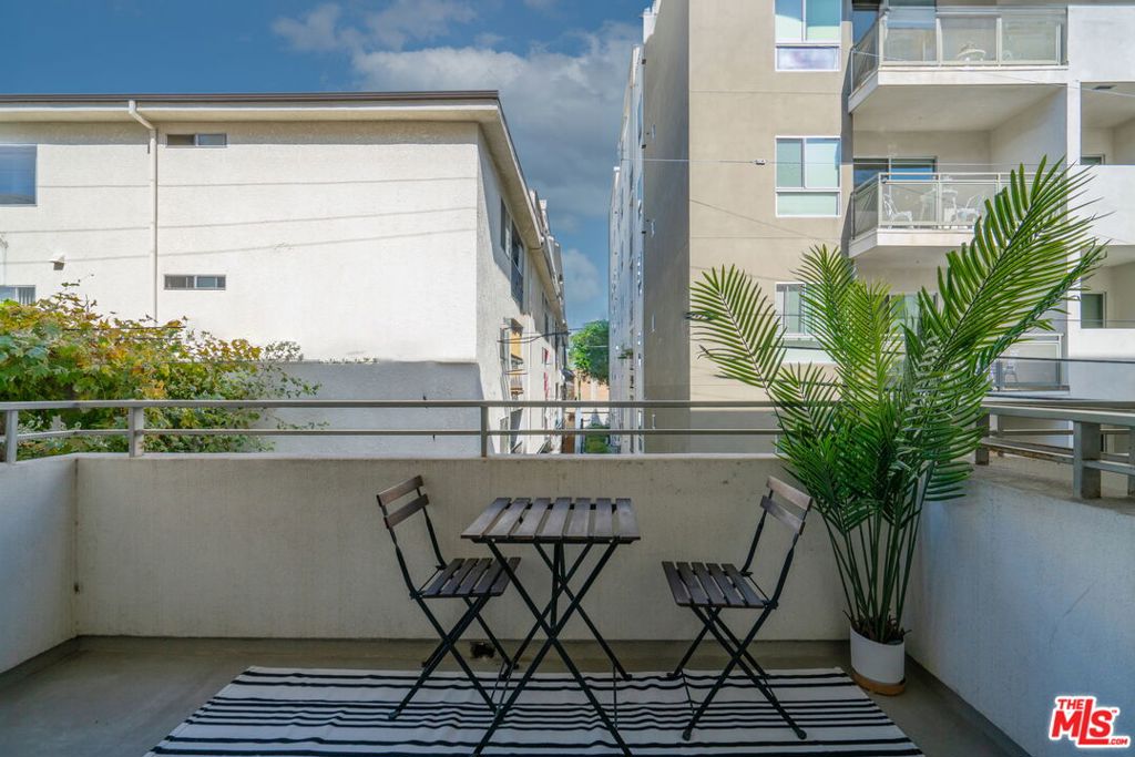 1700 Sawtelle Boulevard 206