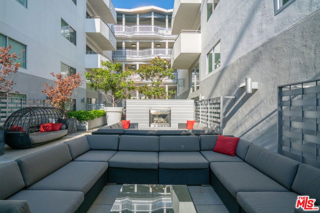 1700 Sawtelle Boulevard 206