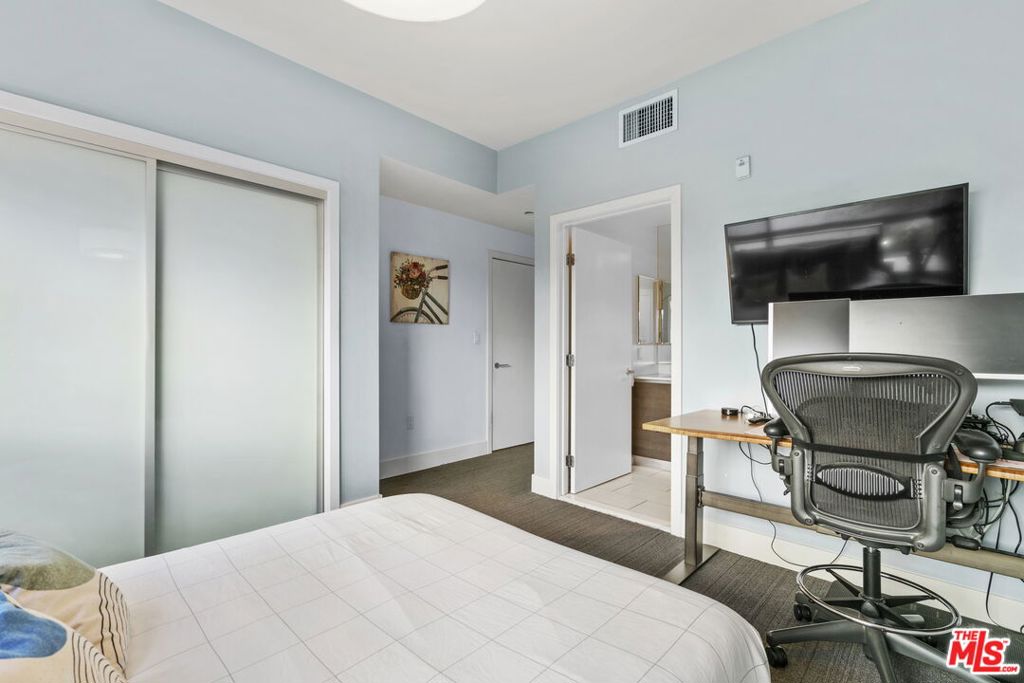 1700 Sawtelle Boulevard 206