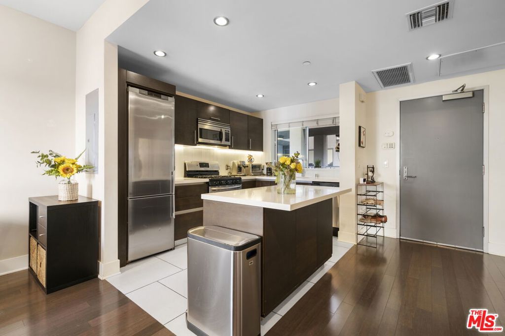 1700 Sawtelle Boulevard 206
