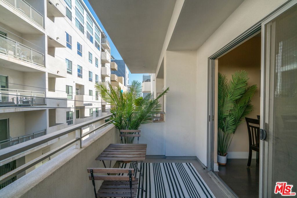 1700 Sawtelle Boulevard 206
