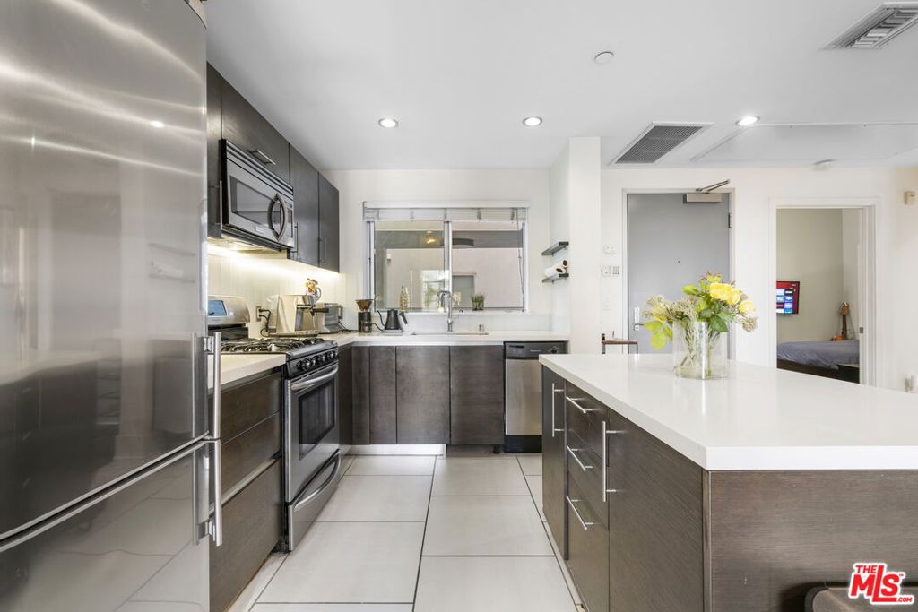 1700 Sawtelle Boulevard 206