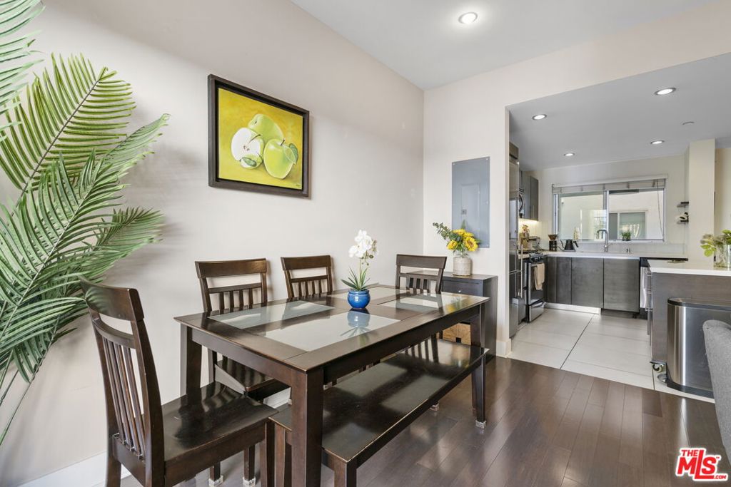 1700 Sawtelle Boulevard 206
