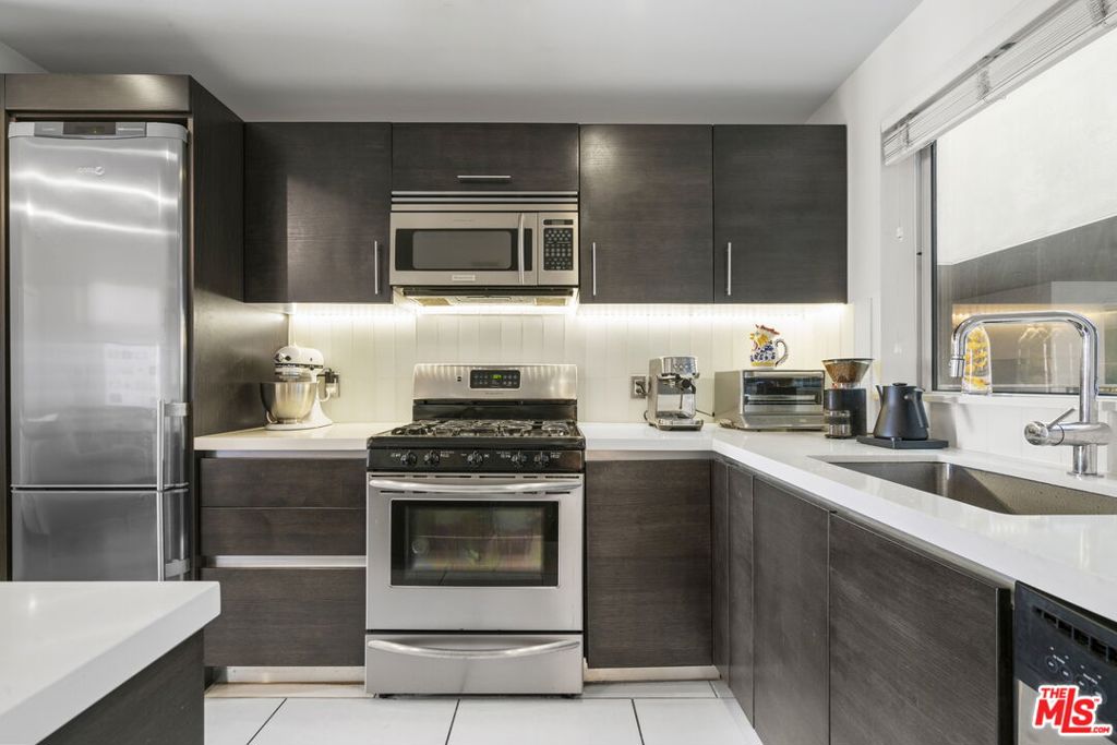 1700 Sawtelle Boulevard 206