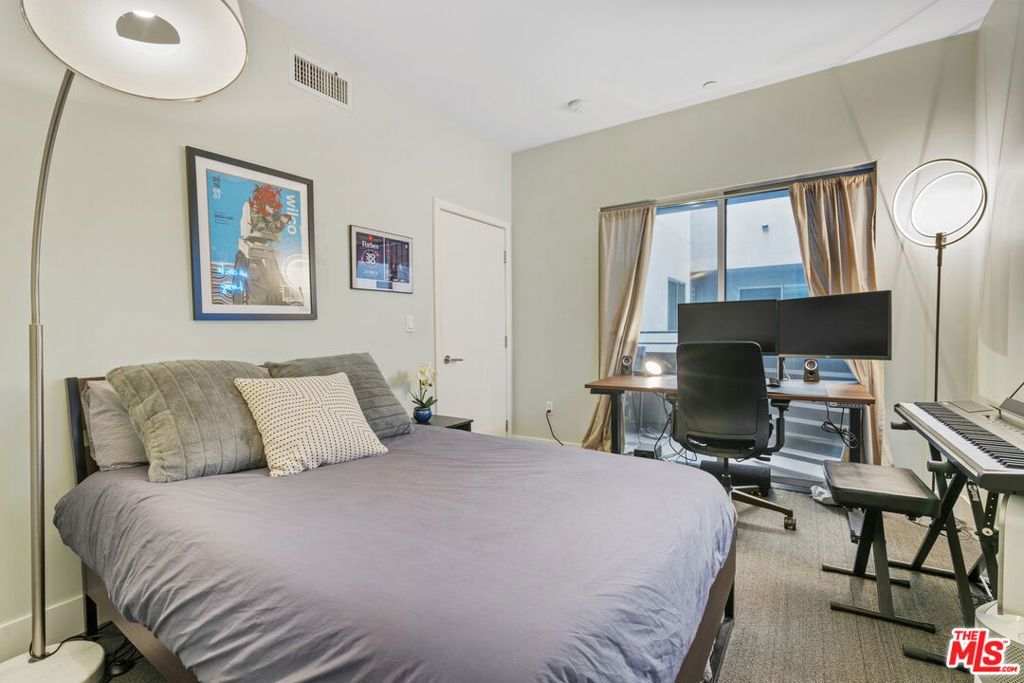 1700 Sawtelle Boulevard 206