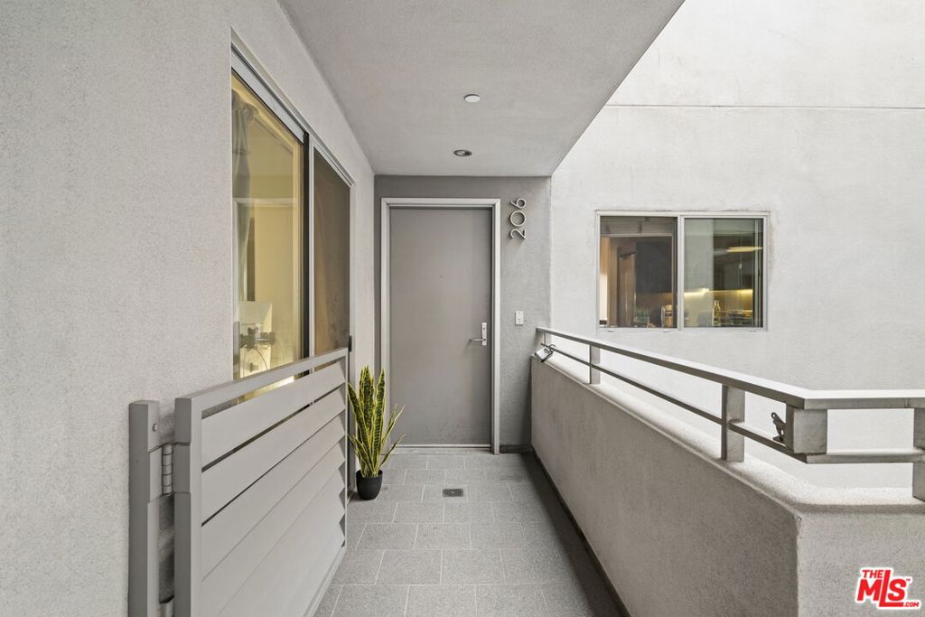 1700 Sawtelle Boulevard 206