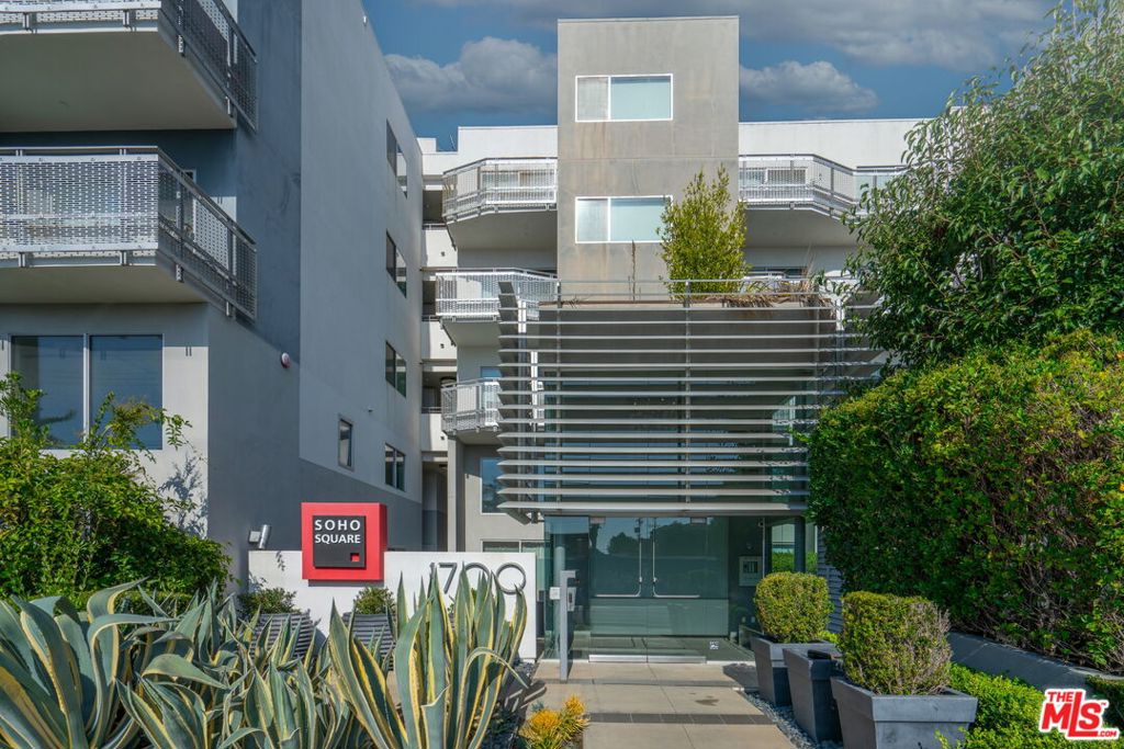 1700 Sawtelle Boulevard 206