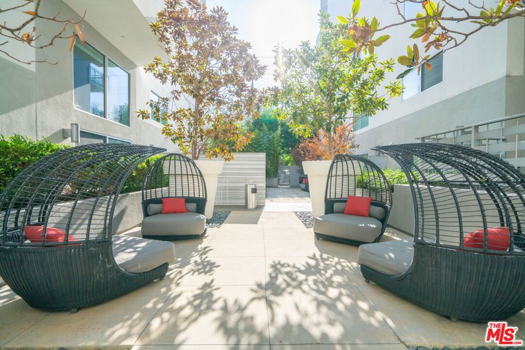 1700 Sawtelle Boulevard 206