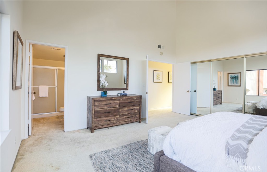 1620 Sherwood Village Circle