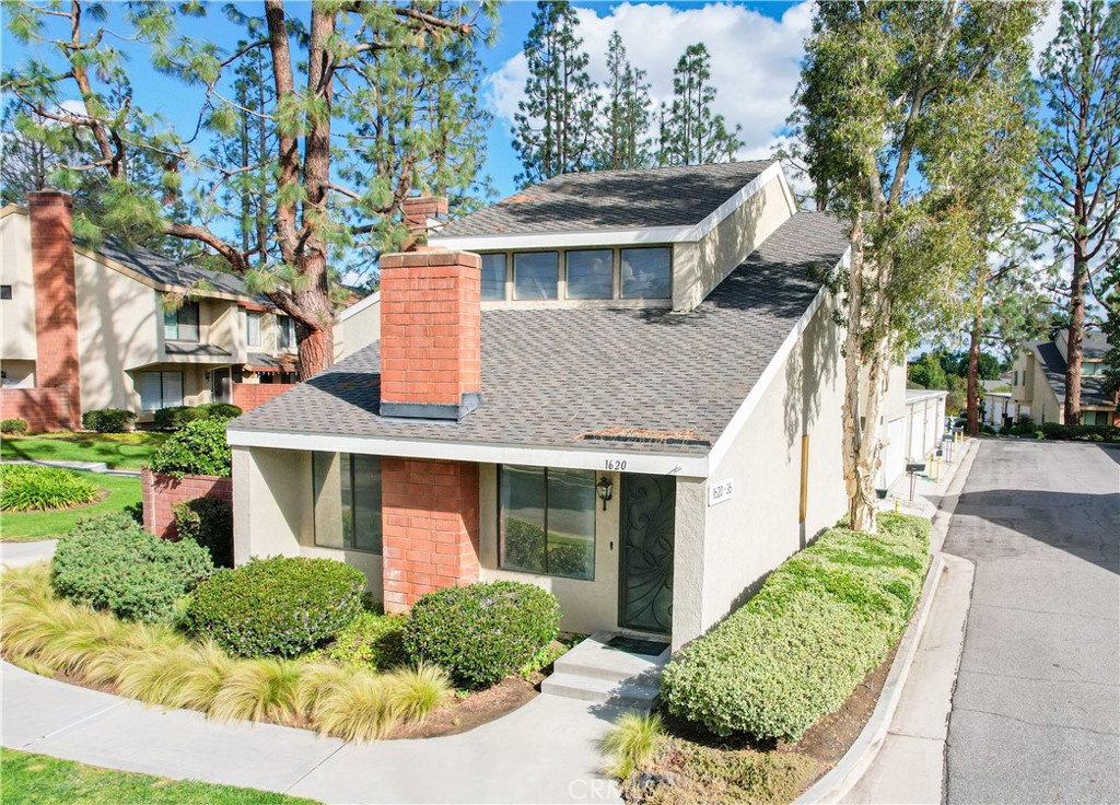 1620 Sherwood Village Circle