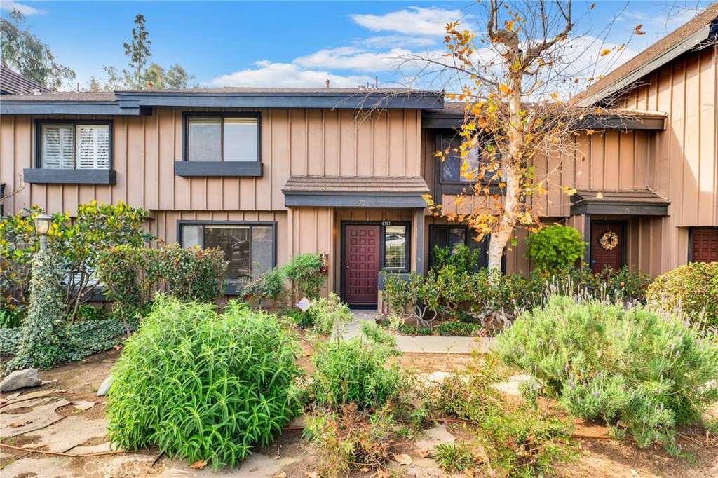 9757 Reseda Boulevard 70