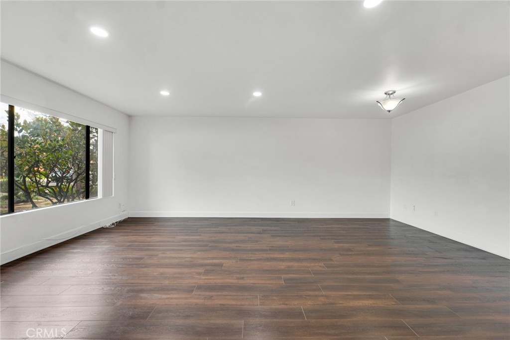 9757 Reseda Boulevard 70