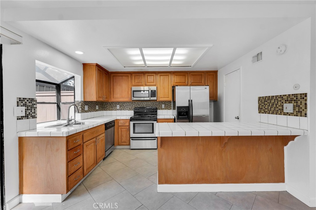 9757 Reseda Boulevard 70