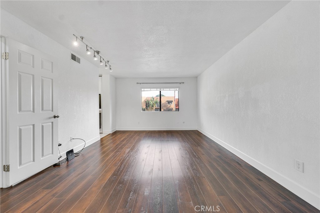9757 Reseda Boulevard 70