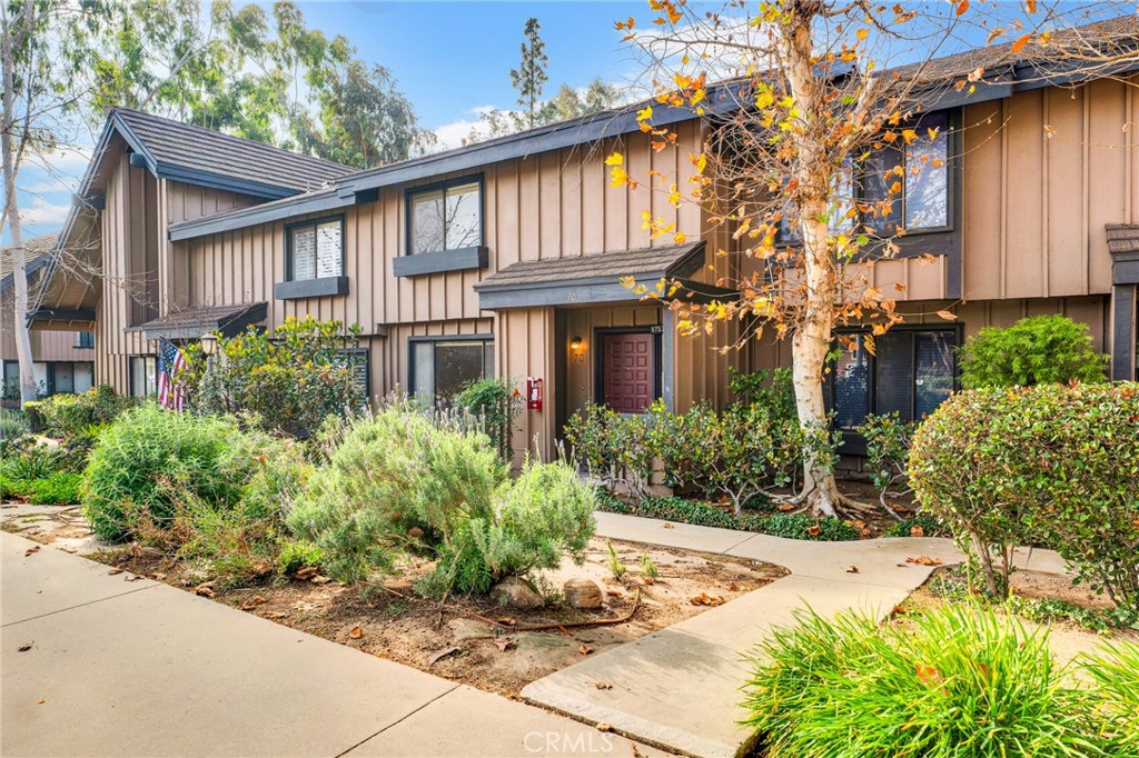 9757 Reseda Boulevard 70