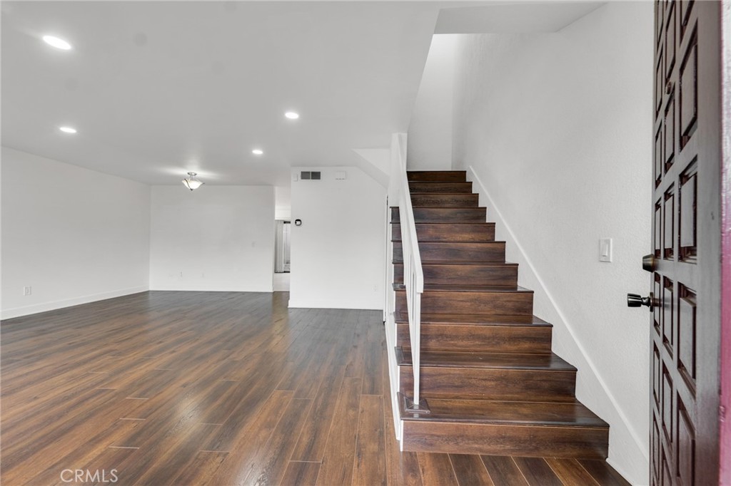 9757 Reseda Boulevard 70