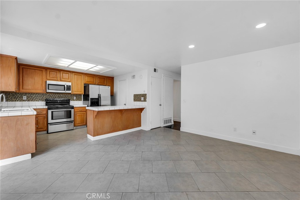 9757 Reseda Boulevard 70
